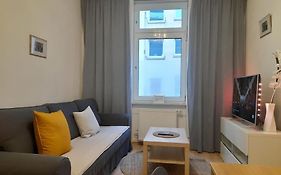 Zwei-Zimmer Wohnung In Wiesbadens Westend